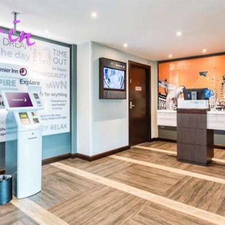 Premier Inn Oxford Kidlington Buitenkant foto